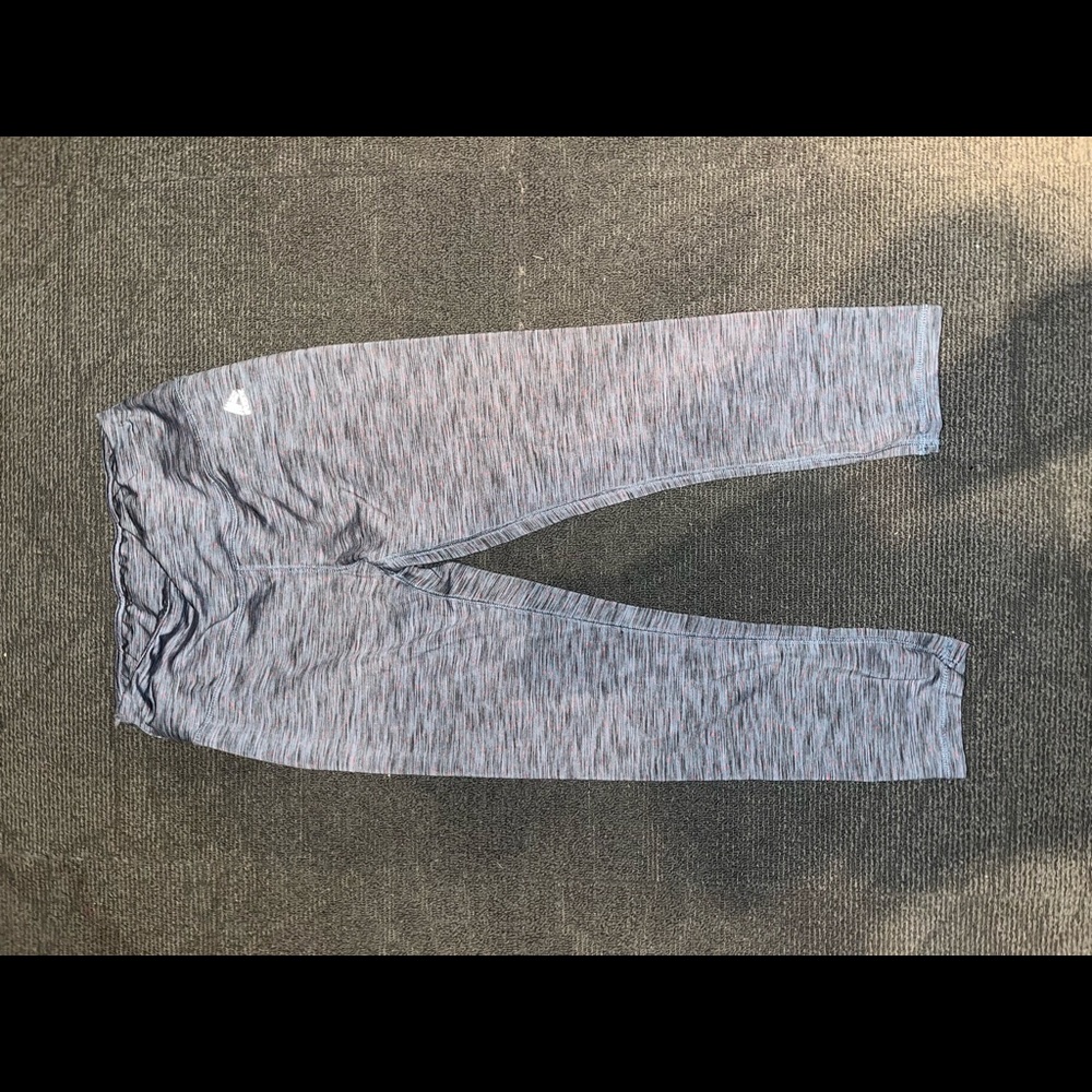 Gray leggings with small pink lines